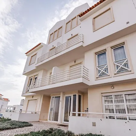 Front Apartamento Ferrel (Leiria)