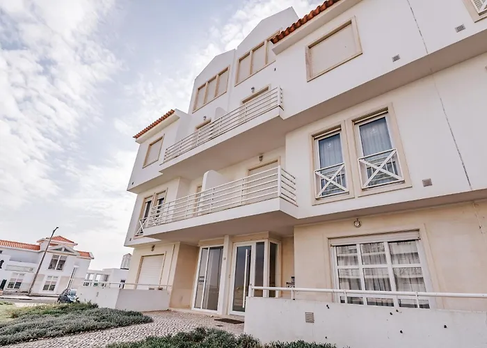 Front Apartamento Ferrel (Leiria)